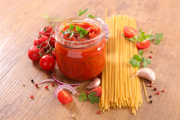 tomato sauce and spaghetti
