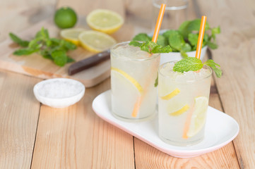 Obraz na płótnie Canvas Glass of Lemonade with fresh lemon and mint leaf.