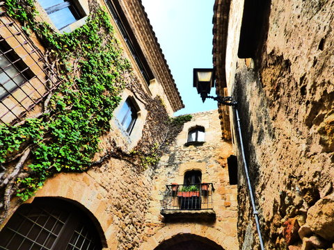 Pals. Pueblo medieval en la Costa Brava (Girona) en el Bajo Ampurd&aacute;n,  Catalu&ntilde;a, Espa&ntilde;a. Limita con los municipios de Torroella de Montgr&iacute;, Fontanillas, Palau-sator, Torrent, Regenc&oacute;s y Bagur