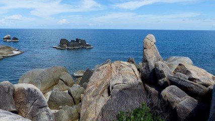 Felsformationen und Küstenlandschaft in Thailand auf Ko Samui
