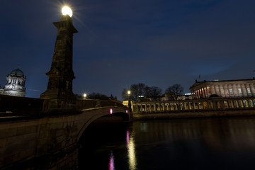 Der Berliner Dom am Abend