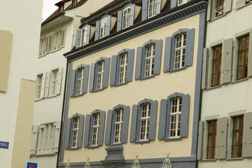 Fototapeta na wymiar facades of old buildings in the city center