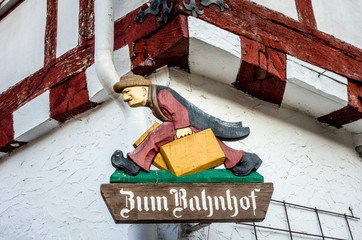 Zum Bahnhof