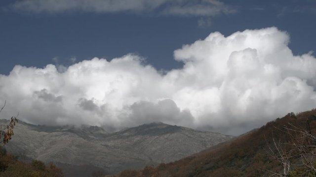 timelapses mountains valle del jerte clouds