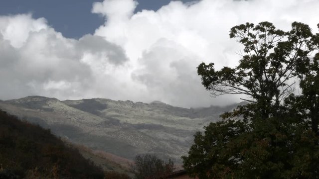 timelapses mountains valle del jerte clouds