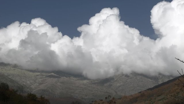 timelapses mountains valle del jerte clouds