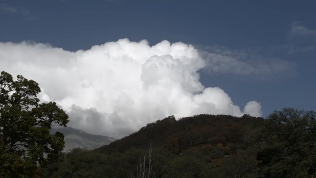 timelapses mountains valle del jerte clouds