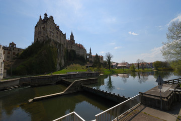 Fototapeta premium Sigmaringen (Zollernalbkreis), Baden-Württemberg, Deutschland - April 21, 2018 : Blick auf Schloss Sigmaringen.