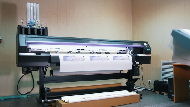 Professional printing press - printing of a color images
