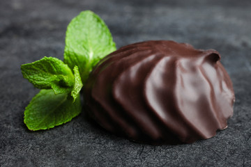 Marshmallow in chocolate and mint