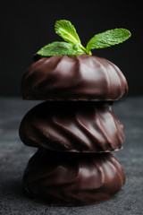 Marshmallow in chocolate and mint