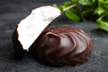 Marshmallow in chocolate and mint