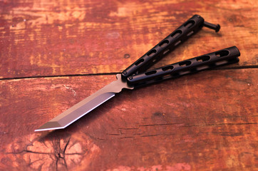 Butterfly knife. Knife balisong.