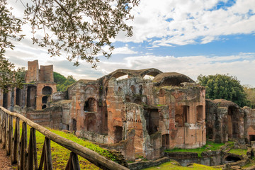 Fototapeta premium Italy, Central Italy, Lazio, Tivoli. Hadrian's Villa. UNESCO world heritage site. The Grand Thermae (Grandi Terme) ruins.