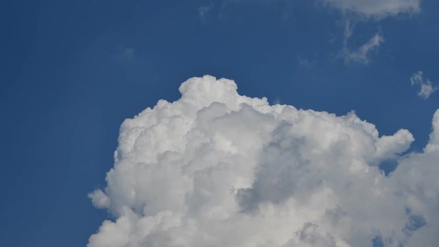 White clouds flying blue sky time lapse