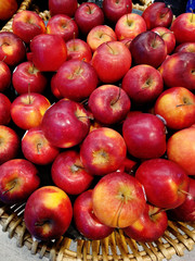 red apple