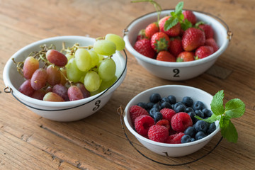 ラズベリーと苺とぶどうのフルーツ盛り