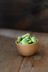 器に入ったソラマメ