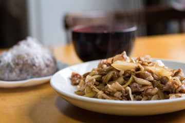 焼肉と雑穀おむすび