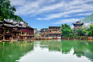 Fototapeta premium HUNAN, CHINA - JUNE 16, 2014 : Old houses in Fenghuang county in Hunan, China. The ancient town of Fenghuang was added to the UNESCO World Heritage Tentative List in the Cultural category.