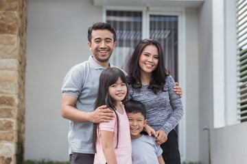 Fototapeta na wymiar happy asian family in front of their house