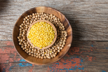 Dried peeled mungbean and peeled soybean