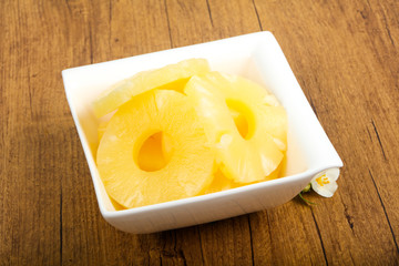 Canned pineapple