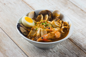 malaysia seafood curry noodle