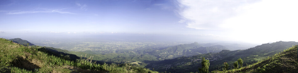 Fototapeta premium green mountain blue sky panorama