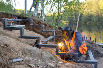 Electric welding of a metal ladder