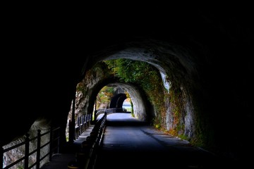 トンネル