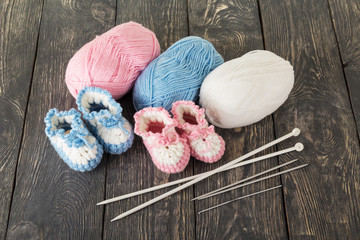 Hanks of yarn and ready knitted shoes for the little ones