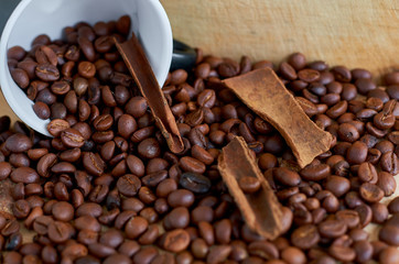 coffee beans, black Cup and cinnamon