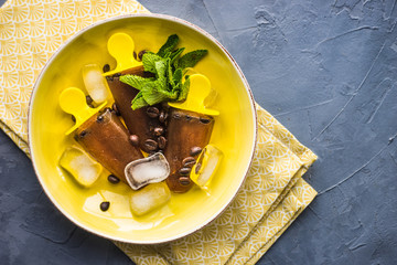 Coffee lollypops with mint