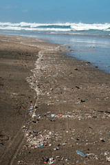 Plastemüll wird angespült