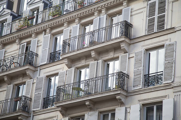 Fototapeta premium windows of old houses paris.