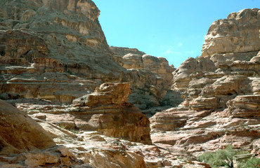Fototapeta na wymiar Pétra, la ville rose,site archéologique taillé dans les falaises de grès rose, Jordanie