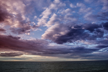 Fototapeta na wymiar sunset at the sea.