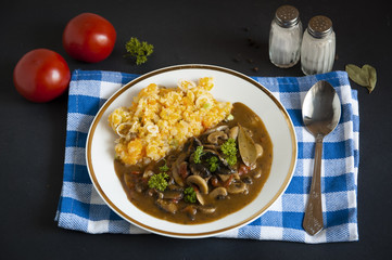 mushrooms in sauce with mashed potatoes