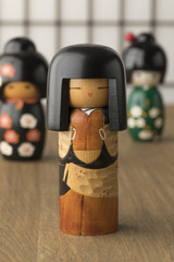 Naklejka premium Tradycyjne japońskie lalki kokeshi