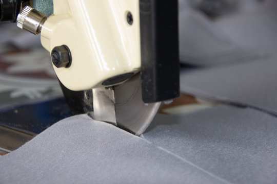 machine cutter cutting cloth