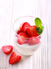 Healthy dessert: yogurt and strawberry