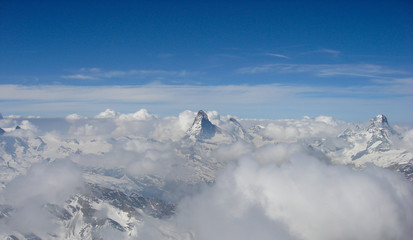 Fototapeta na wymiar panorama view of the Matterhorn and surrounding mountains on a beautiful winter day above a sea of clouds