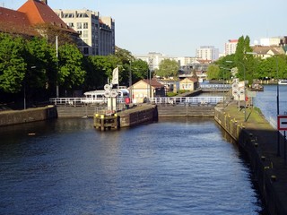 Fototapeta na wymiar Lock for ships on the river Spree in Berlin