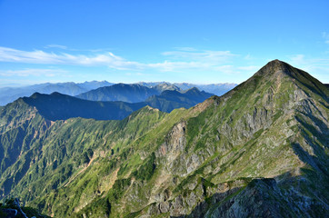 鹿島槍ヶ岳の南峰と稜線