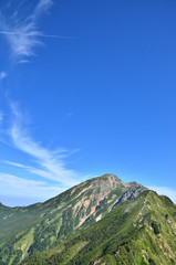 稜線から見る五竜岳