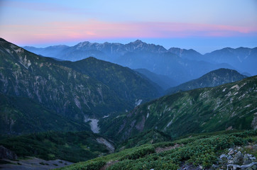 後立山連峰から見る朝の剣岳と立山