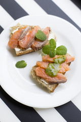 Salmon sandwich with pesto