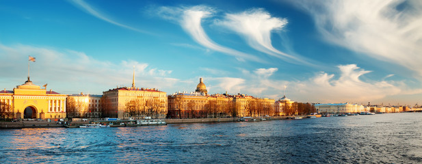 Fototapeta na wymiar View ti Saint Peterburg in the evening. City panorama at sunset with Isaac cathedral and Admiralty