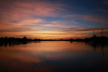 Naklejka premium After Sunset on the Ski Rixen Lake with Reddish Orange Clouds at Quiet Waters Park, Deerfield Beach, Florida
